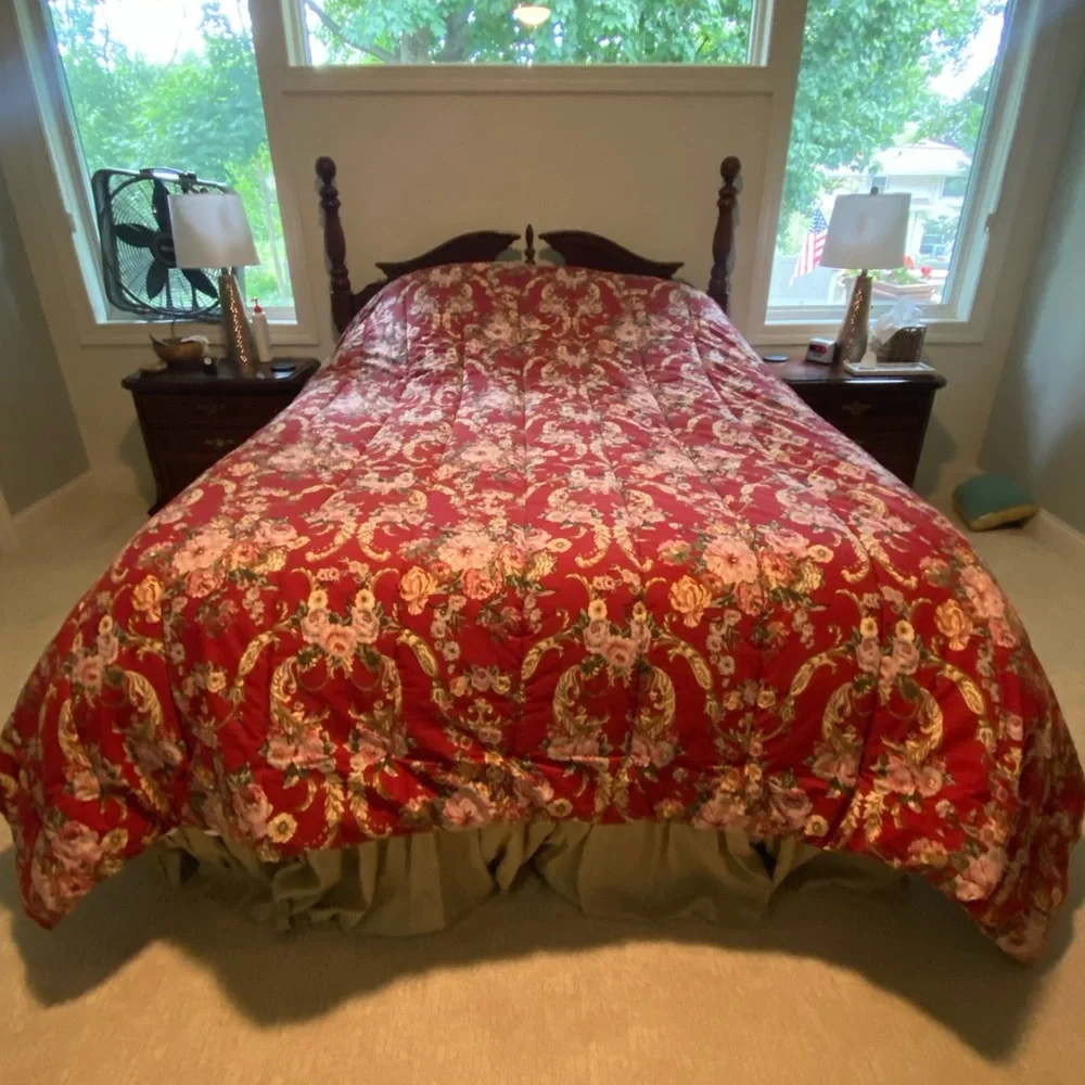 Ralph Lauren Marseilles Danielle red floral reversible comforter. Estate item.